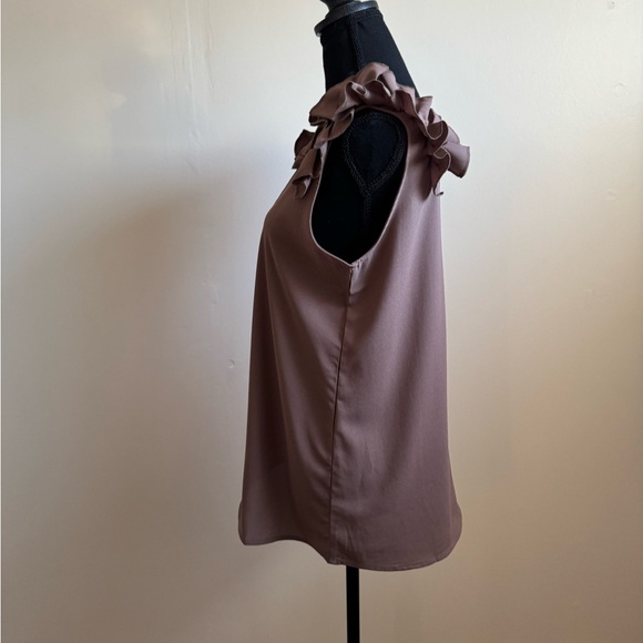Sz S Zenana V neck ruffled sleeveless top Cocoa in color NWOT - Picture 7 of 7